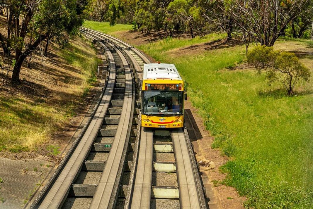 Sadece İstanbul'da vardı, artık o şehirde de hizmete giriyor! İşte metrobüsü kullanacak ikinci şehir... 12